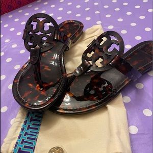 TORY BURCH Tortoise 🐢 Miller Patent Sandals (worn twice) size 8. 🤎